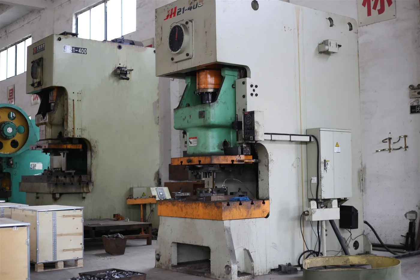 Punch press in the chain plant